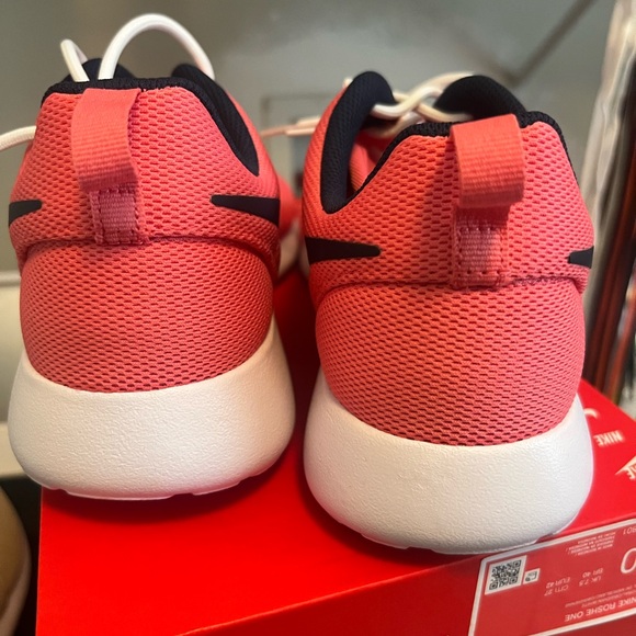 Nike Roshe One , new, never worn , sea coral & obsidian blue , WMNS 10 - Picture 3 of 10
